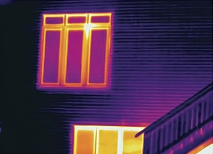 Thermal image of a LOGIX home shows minimal heat loss, resulting in lower energy bills.